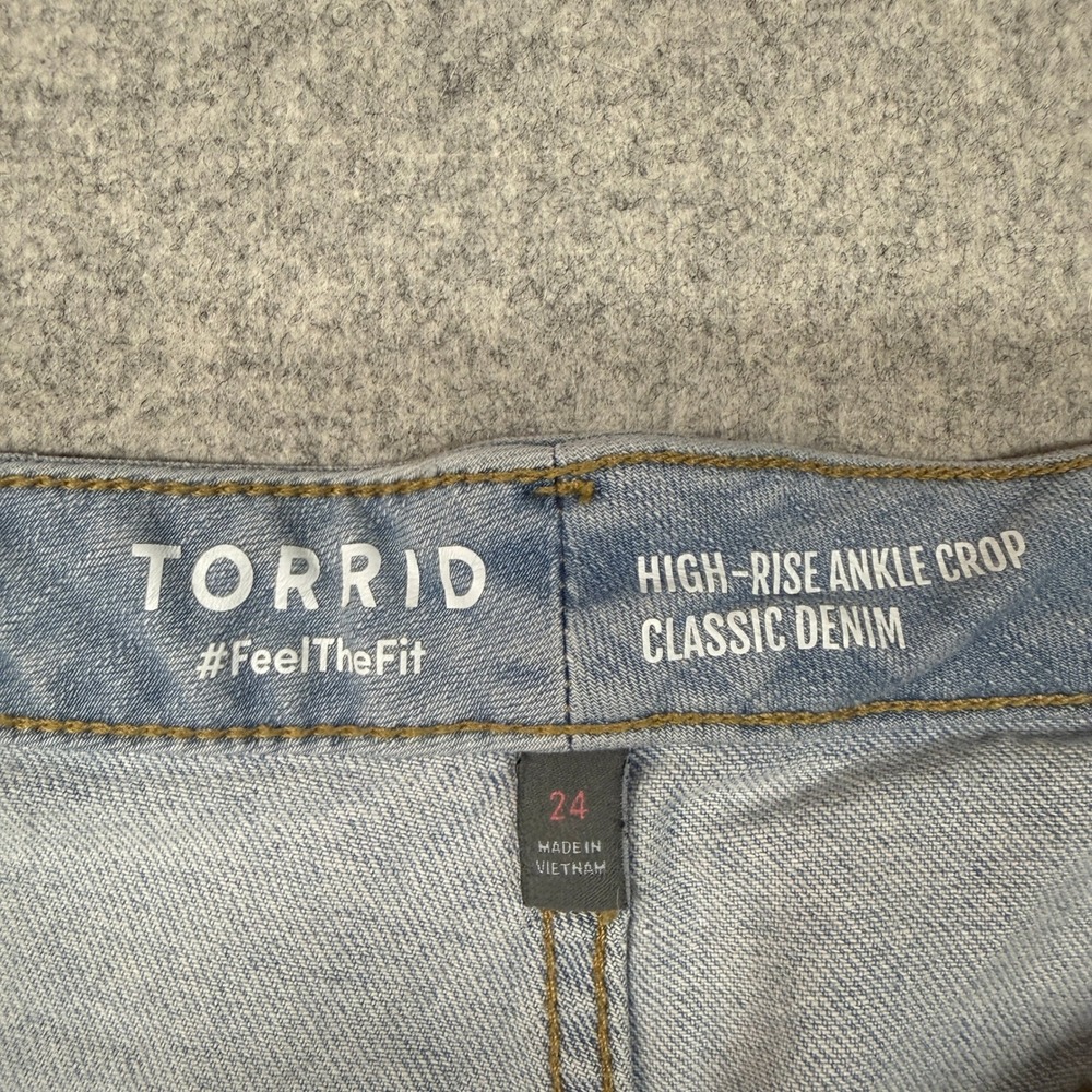 Torrid High-Rise Ankle Crop Jeans Size 24 Blue Light Wash Raw Hem Stretch Denim - Picture 4 of 11